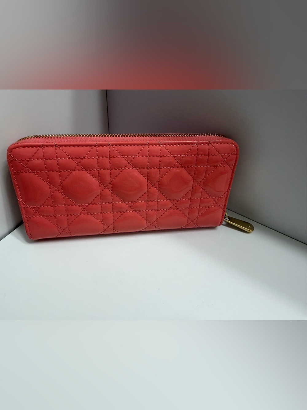 Christian Dior Lady Dior Zip Around Wallet in pink patent leather - Picture 2 of 14